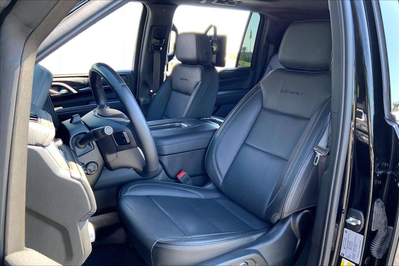 Used 2023 GMC Yukon XL Denali w/ Denali Reserve Package AWD/4WD image 24