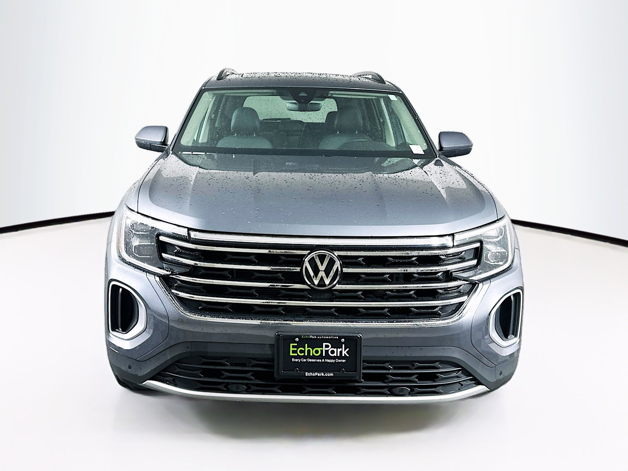 Used 2025 Volkswagen Atlas SE image 2