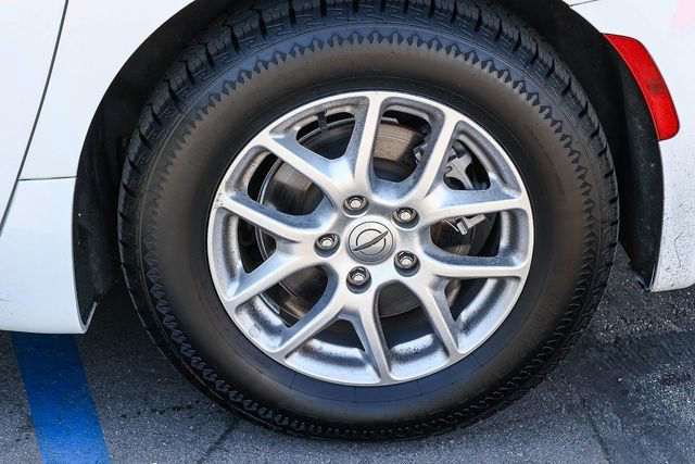 Used 2023 Chrysler Pacifica Touring-L FWD image 8