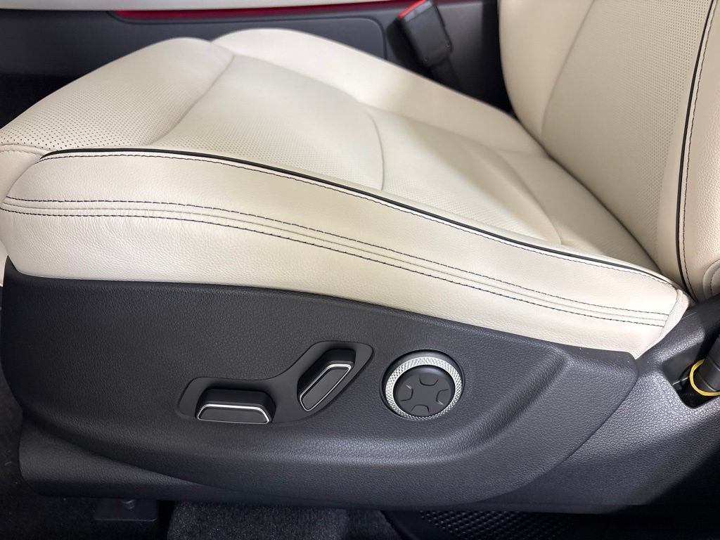 New 2027 Genesis GV70 2.5T Advanced AWD/4WD image 15