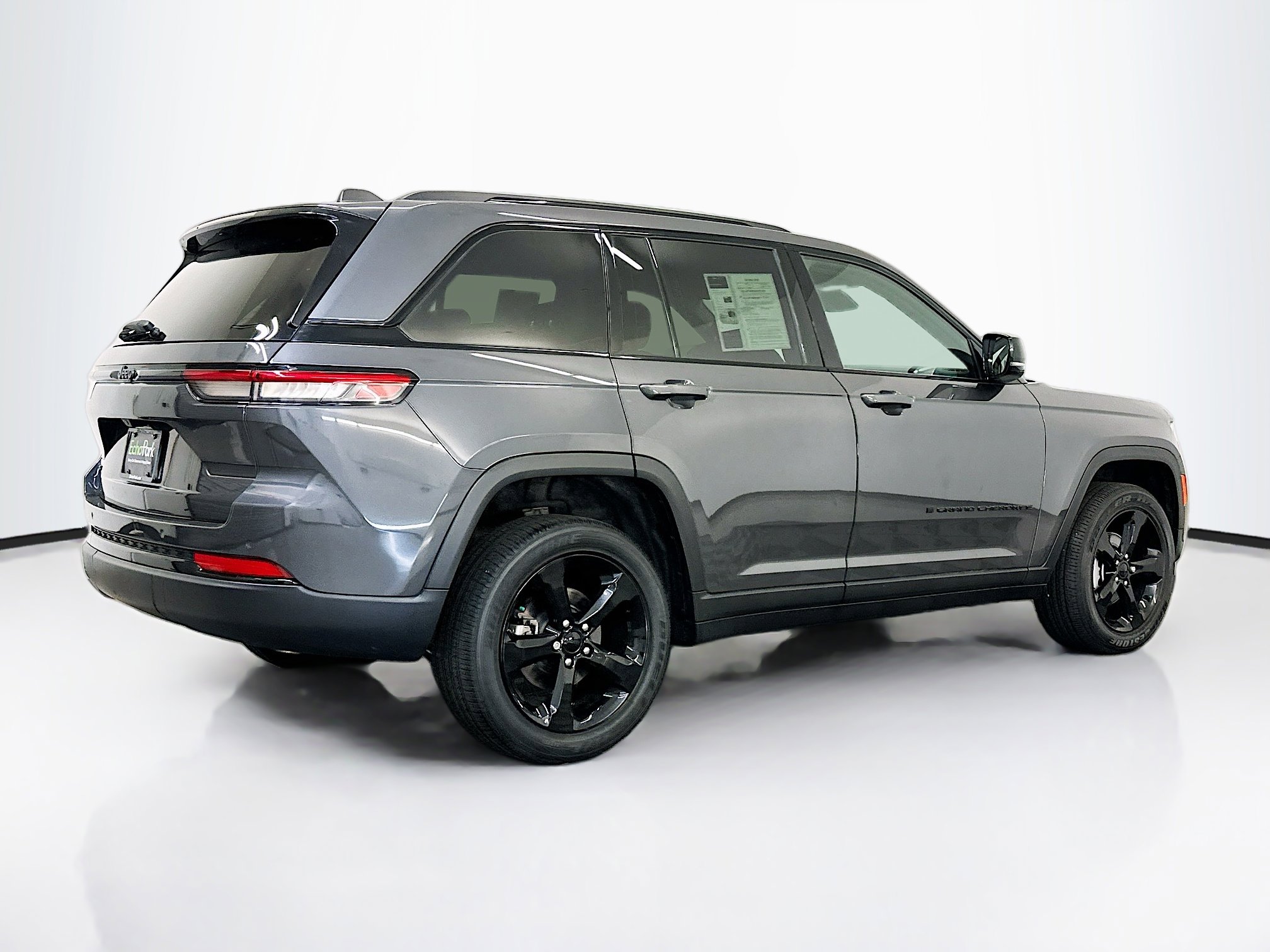 Used 2023 Jeep Grand Cherokee Altitude AWD/4WD image 9