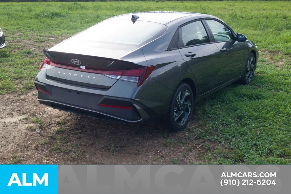 Certified 2025 Hyundai Elantra Sport FWD image 5