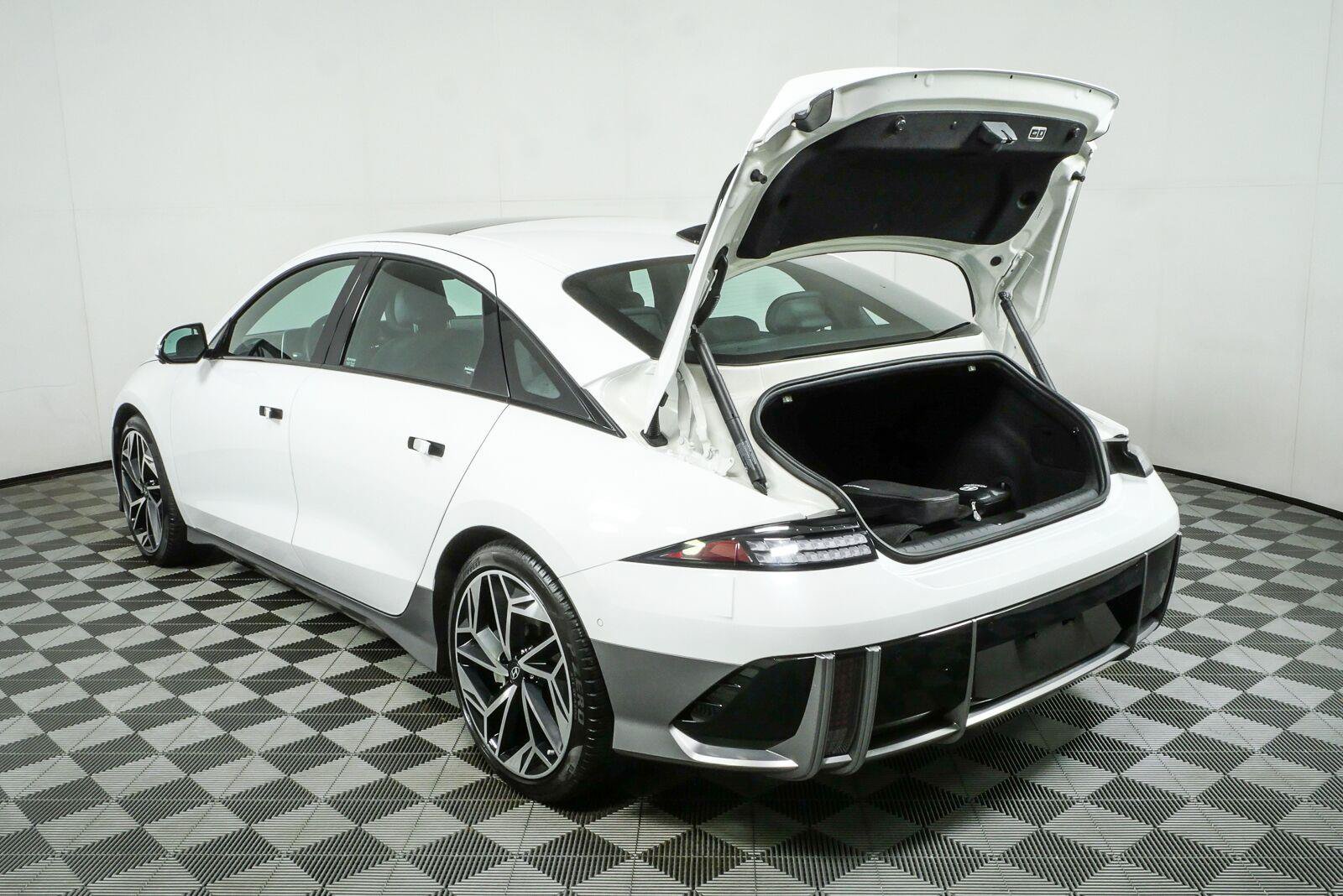 Used 2023 Hyundai Ioniq 6 Limited w/ Cargo Package RWD image 34
