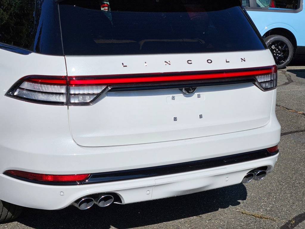 New 2026 Lincoln Aviator Black Label w/ Jet Appearance Package AWD/4WD image 12