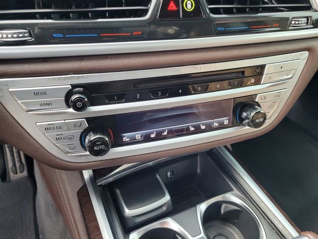 Used 2018 BMW 750i image 16