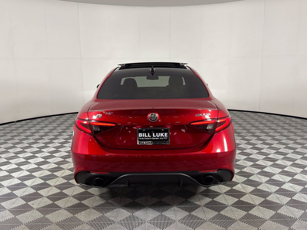 Used 2023 Alfa Romeo Giulia Veloce RWD image 8