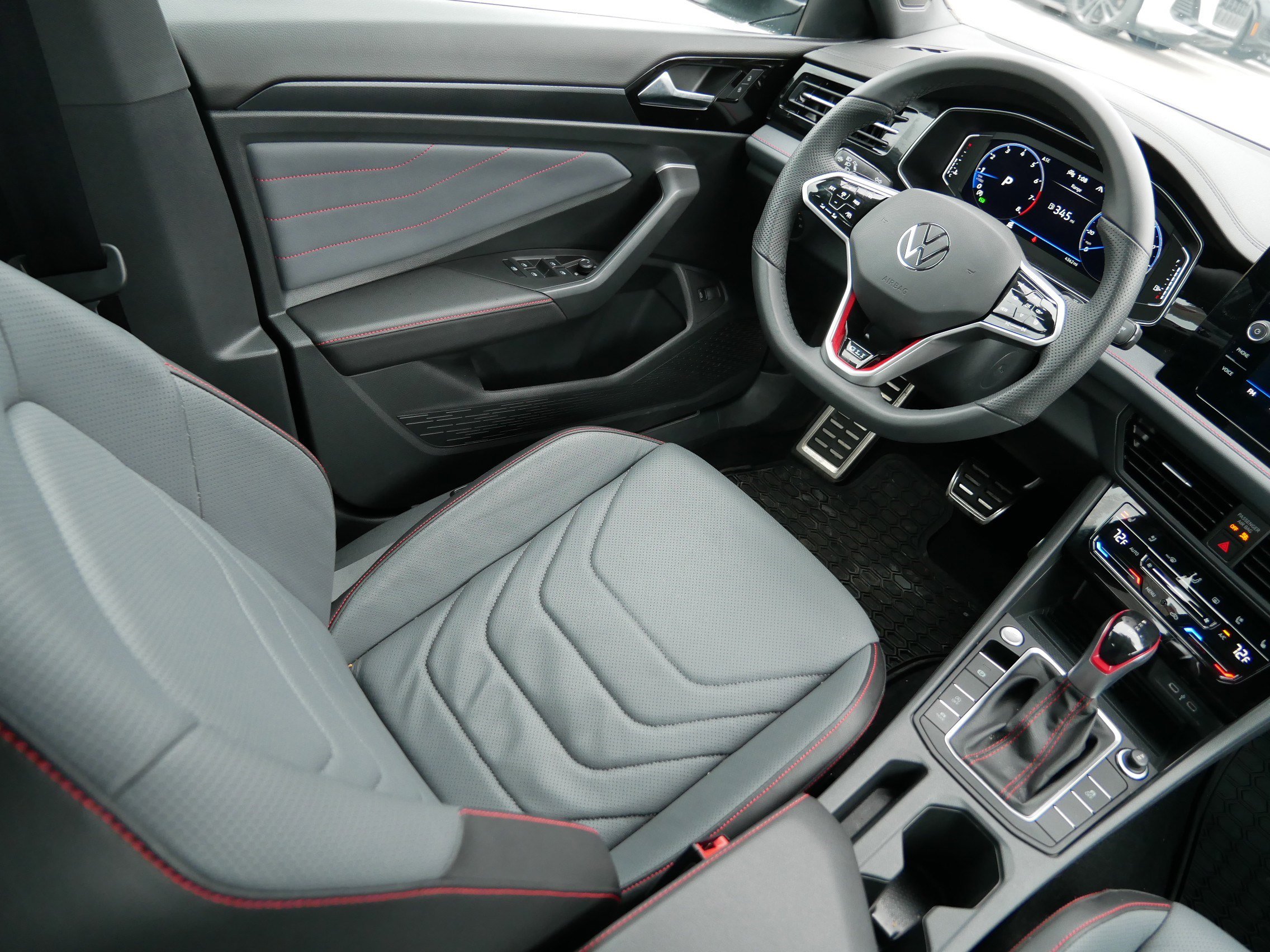 Certified 2025 Volkswagen Jetta GLI Autobahn image 9