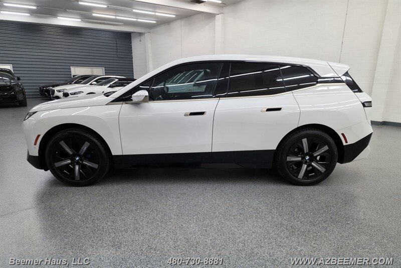 Used 2023 BMW iX xDrive50 w/ Sport Package AWD/4WD image 5