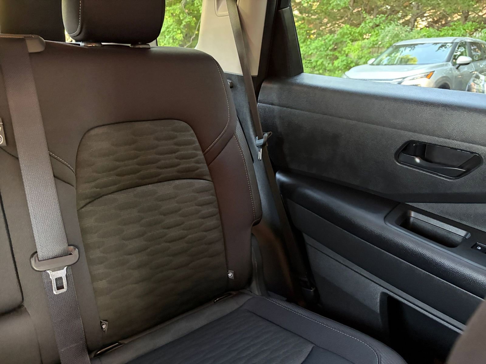 Used 2025 Nissan Pathfinder SV AWD/4WD image 40