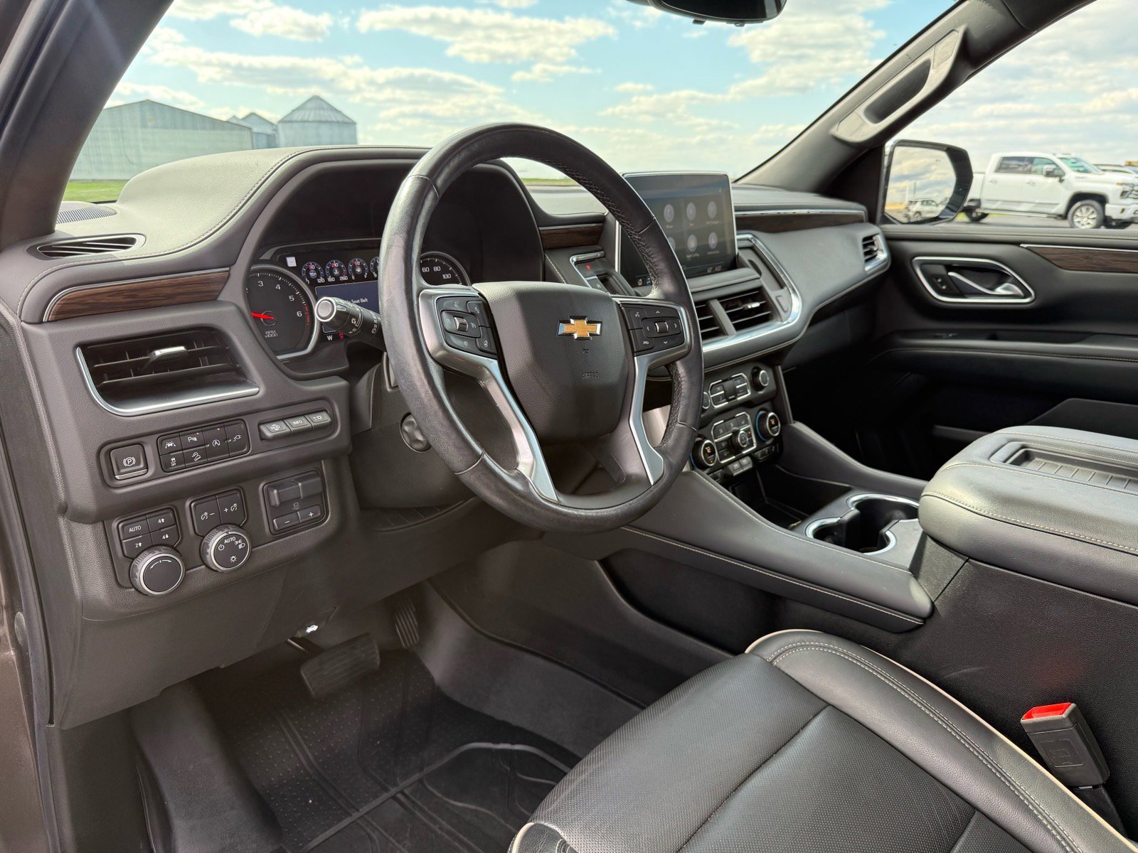 Used 2021 Chevrolet Suburban Premier w/ Premium Package AWD/4WD image 12