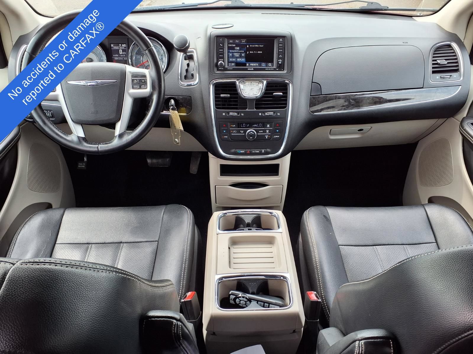 Used 2015 Chrysler Town & Country Touring-L FWD image 11