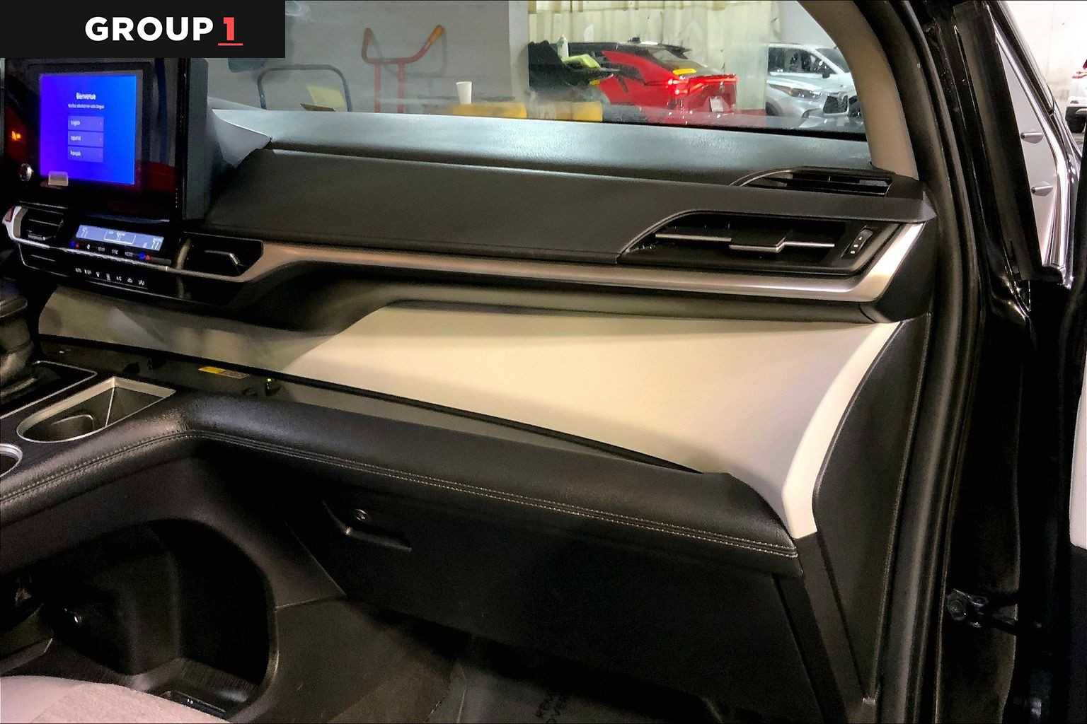 Certified 2025 Toyota Sienna LE image 19