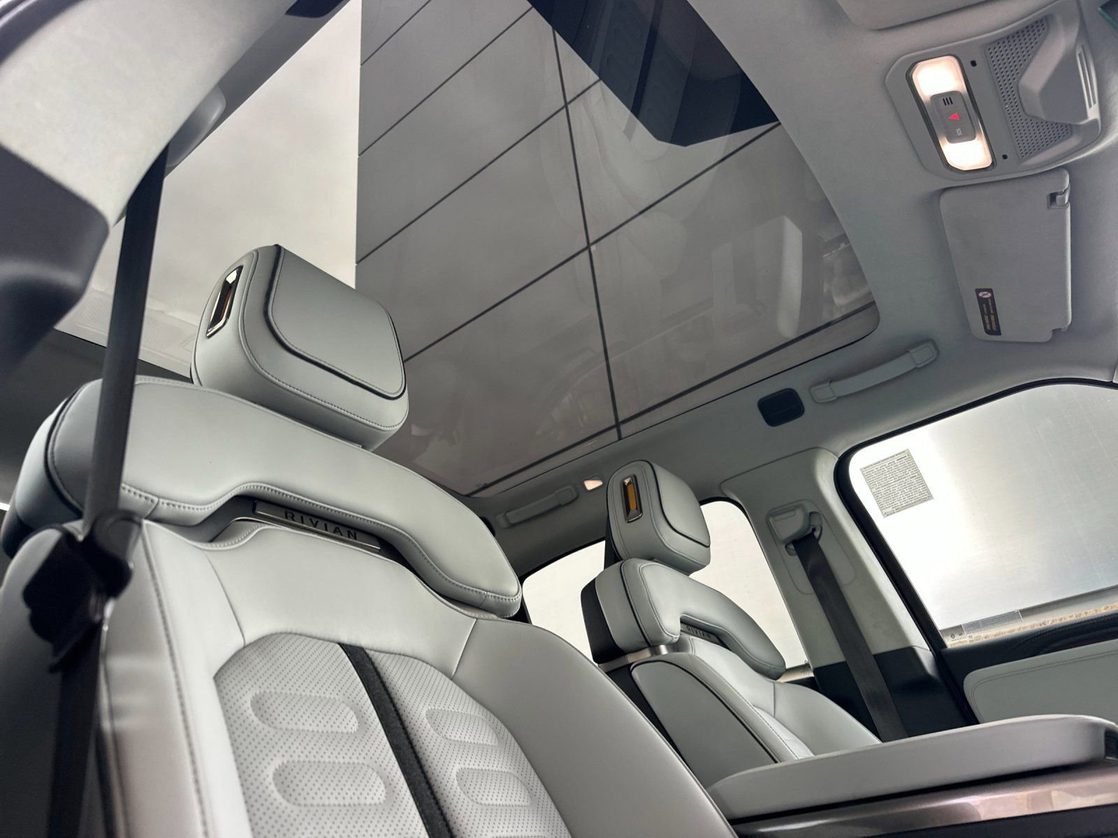 Used 2022 Rivian R1T Launch Edition image 17