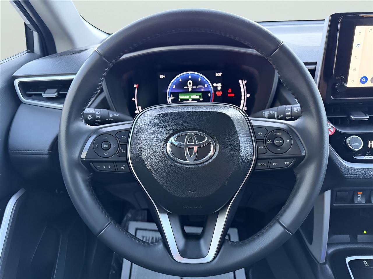 Used 2025 Toyota Corolla Cross XLE image 20