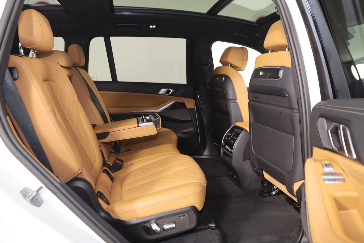 Used 2024 BMW X7 xDrive40i w/ M Sport Package AWD/4WD image 15