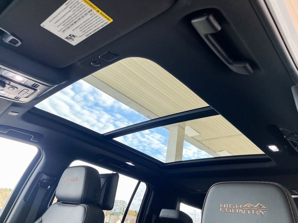 Used 2021 Chevrolet Suburban High Country w/ Premium Package image 28