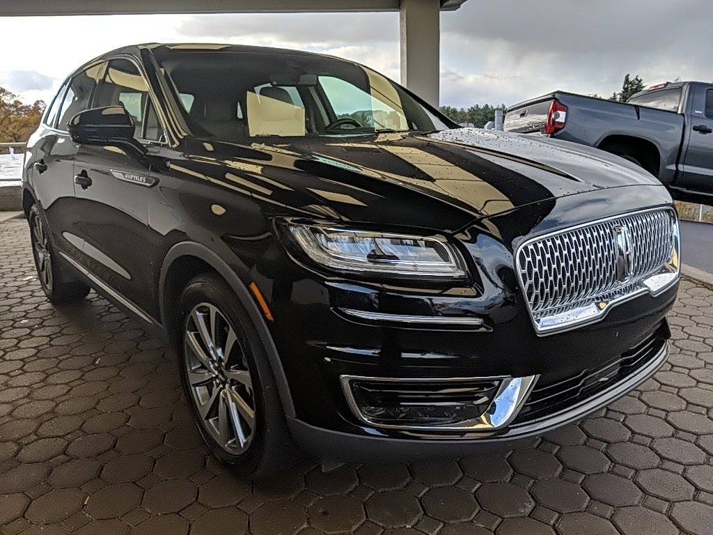 Used 2019 Lincoln Nautilus Select image 3