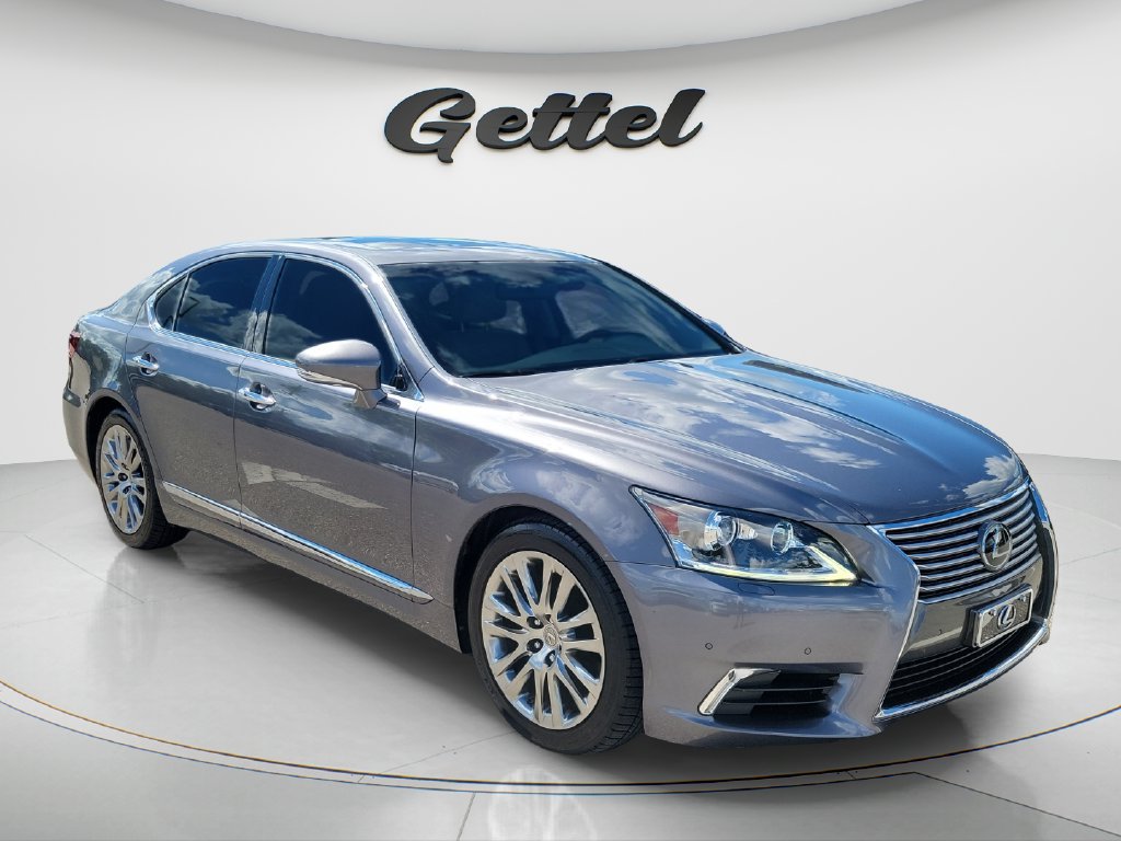 Used 2016 Lexus LS 460 w/ Comfort Package RWD image 3