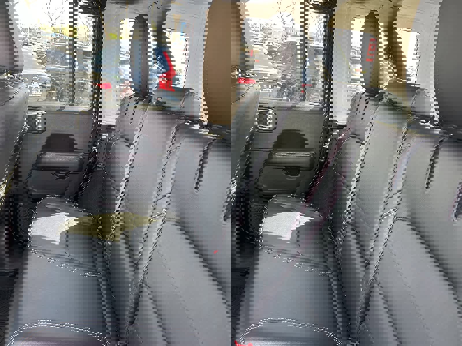 Used 2023 Jeep Wrangler Sahara image 31