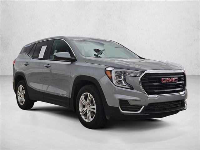 Used 2024 GMC Terrain SLE image 3