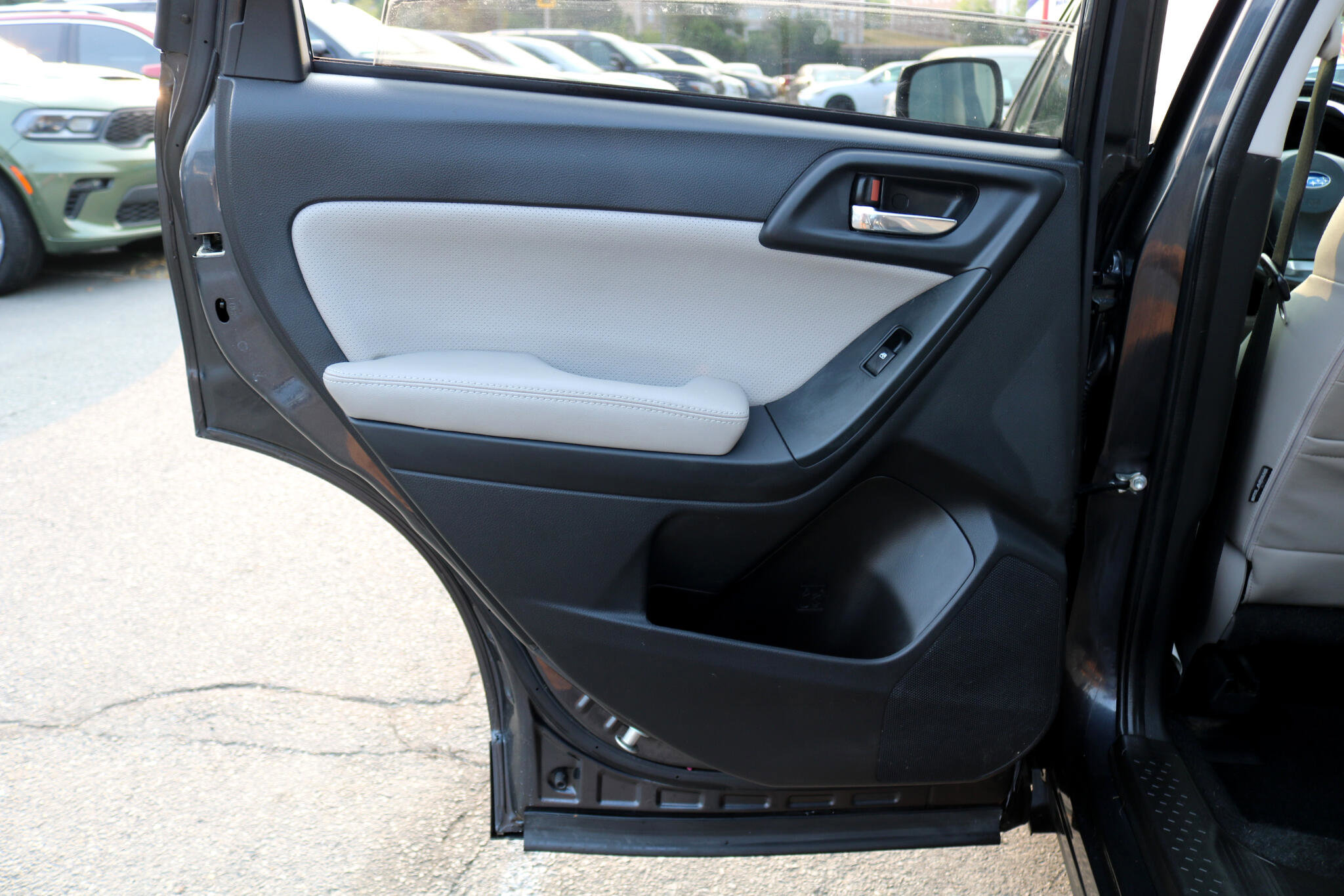 Used 2014 Subaru Forester 2.5i Limited image 27