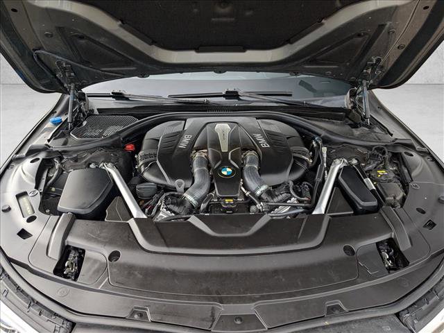Used 2018 BMW 750i image 25