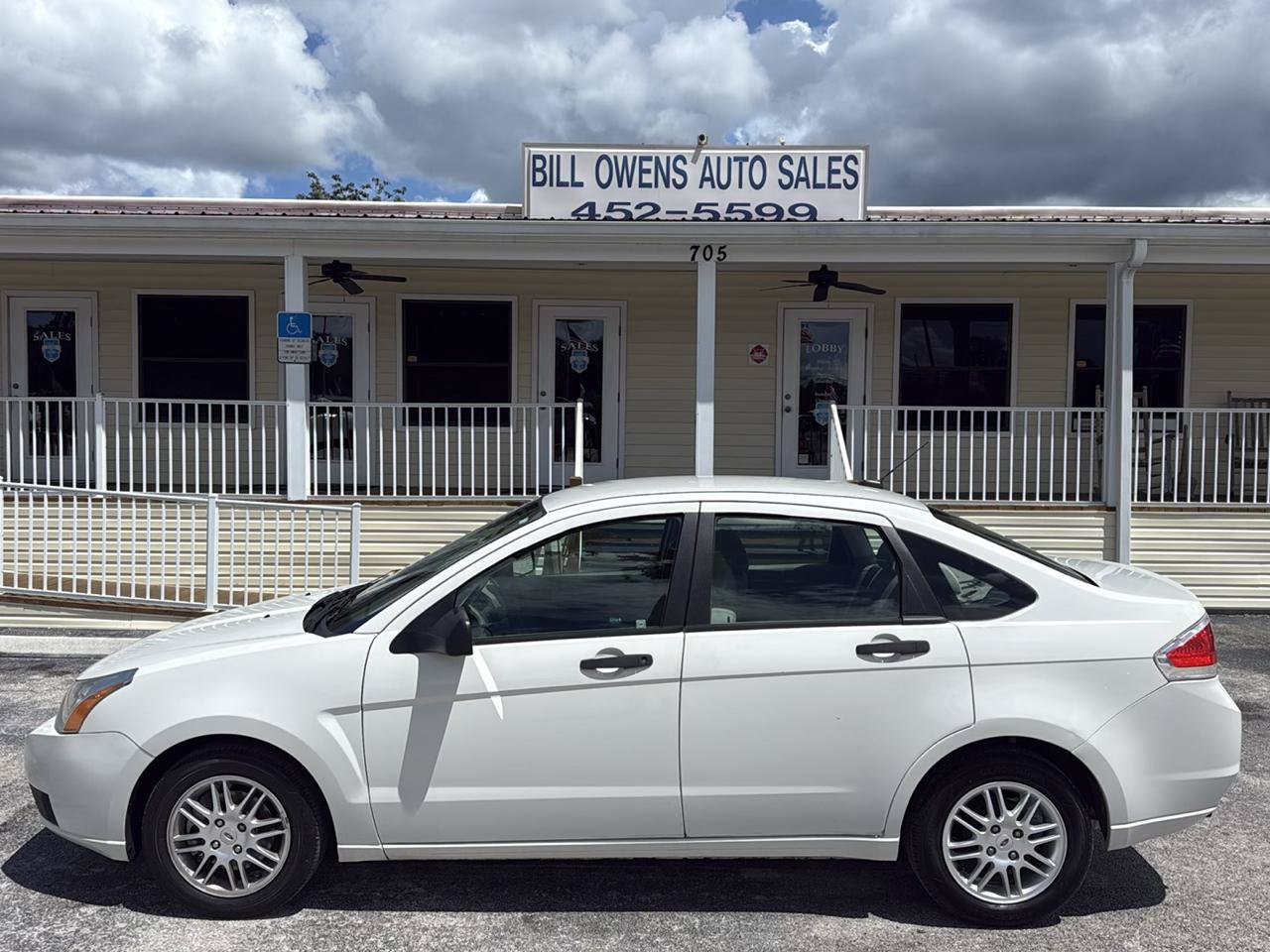 Used 2011 Ford Focus SE w/ 201A Rapid Spec Order Code FWD image 2