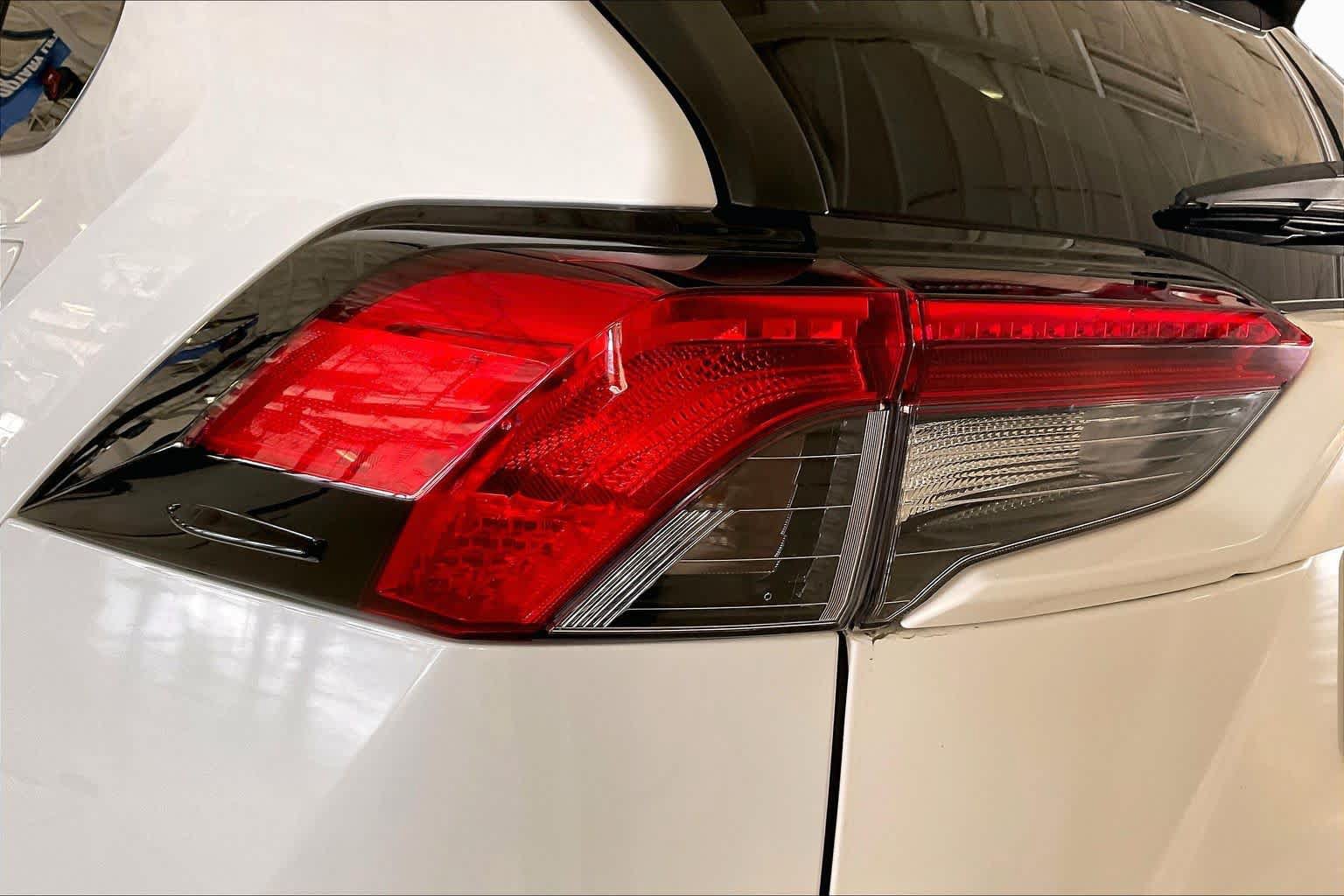 Used 2020 Toyota RAV4 XLE Premium FWD image 26
