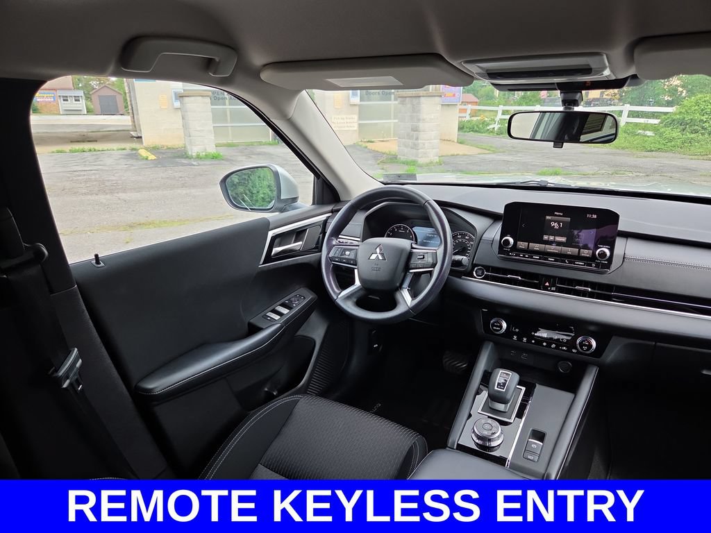 Used 2022 Mitsubishi Outlander ES AWD/4WD image 9