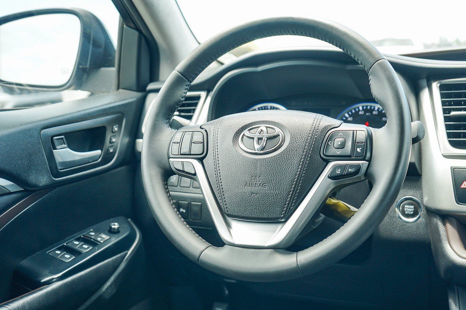 Certified 2017 Toyota Highlander Limited w/ Carpet Mat Package AWD/4WD image 16