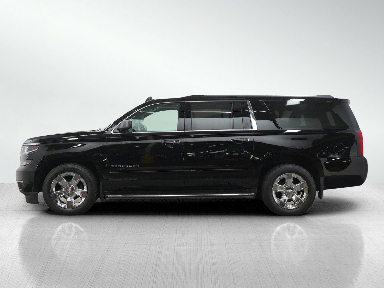 Used 2019 Chevrolet Suburban Premier AWD/4WD image 2