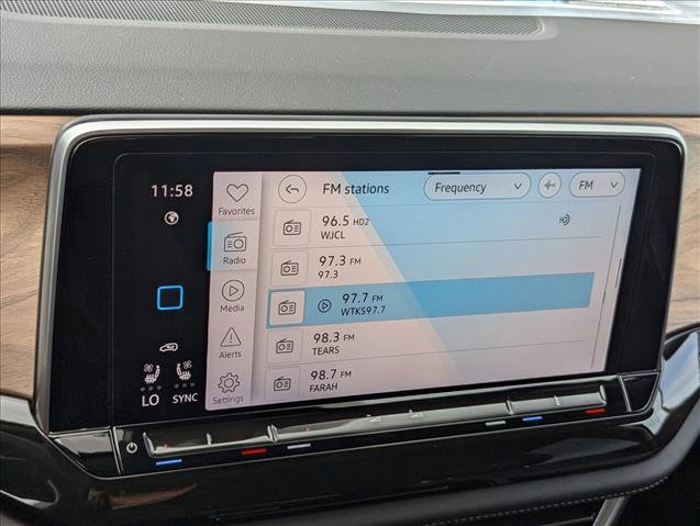 Used 2025 Volkswagen Atlas SE image 11