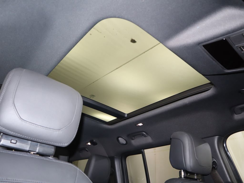 Used 2024 Land Rover Defender 130 X image 19