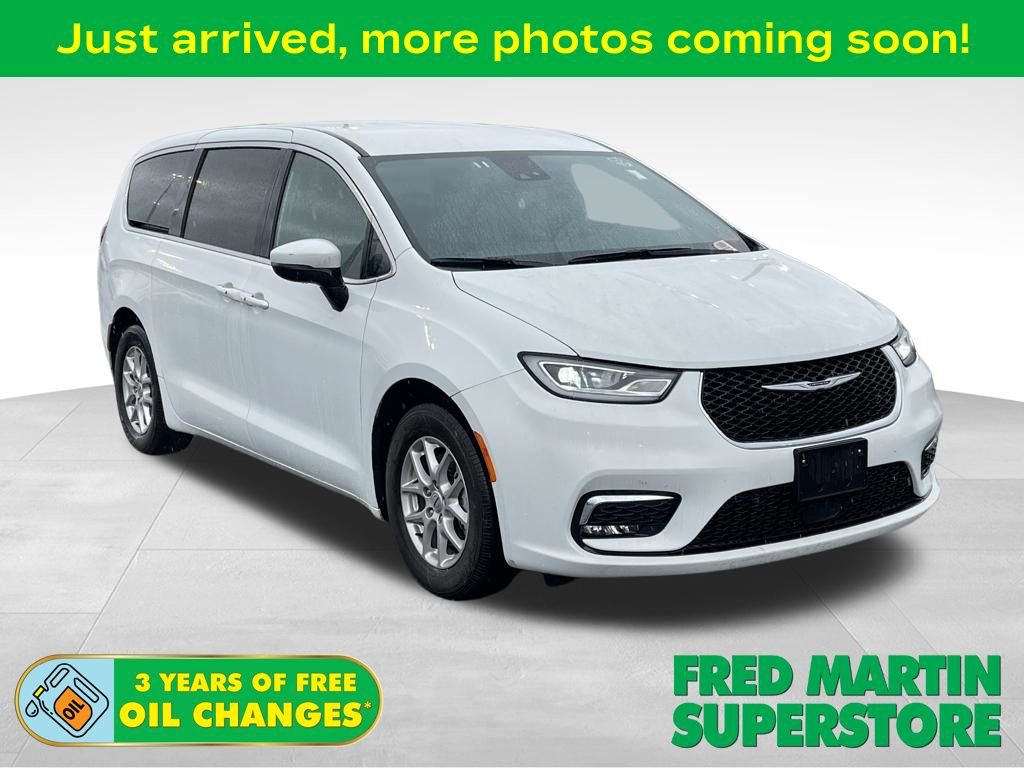 Used 2023 Chrysler Pacifica Touring