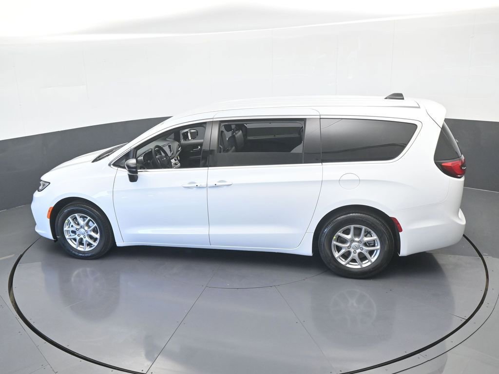 New 2026 Chrysler Pacifica Select FWD image 46