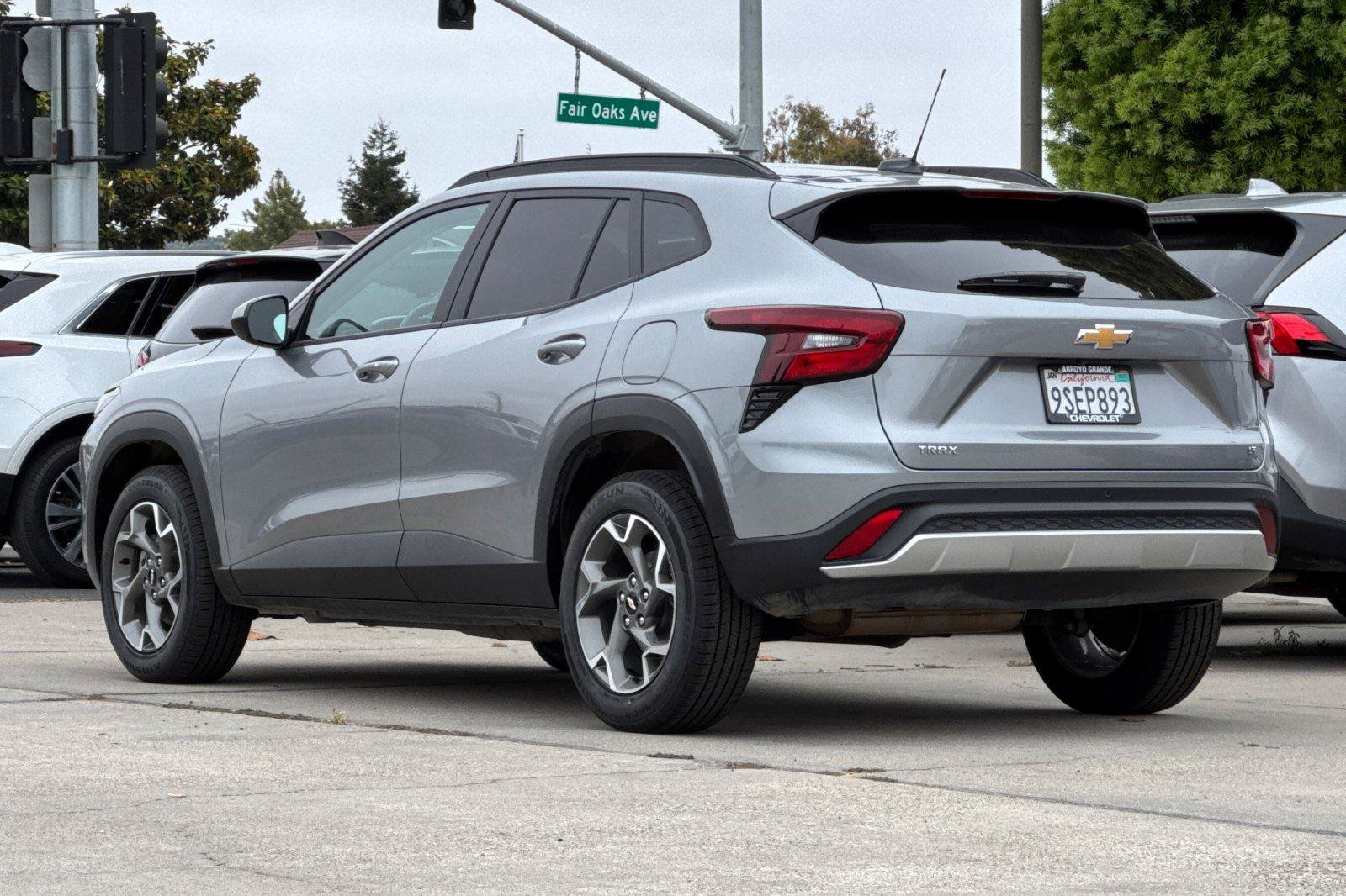 Used 2025 Chevrolet Trax LT w/ Driver Confidence Package FWD image 8