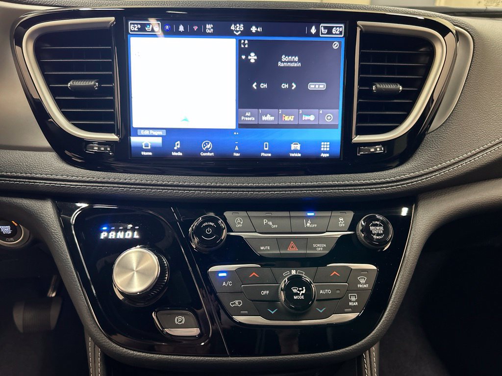 New 2027 Chrysler Pacifica Limited FWD image 26