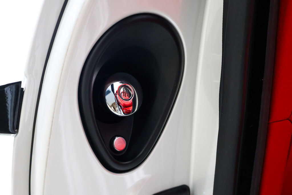 Used 2019 Rolls-Royce Dawn RWD image 55