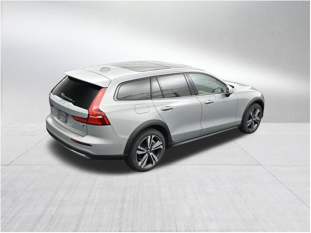 New 2026 Volvo V60 B5 Cross Country Plus w/ Protection Package Premier AWD/4WD image 18