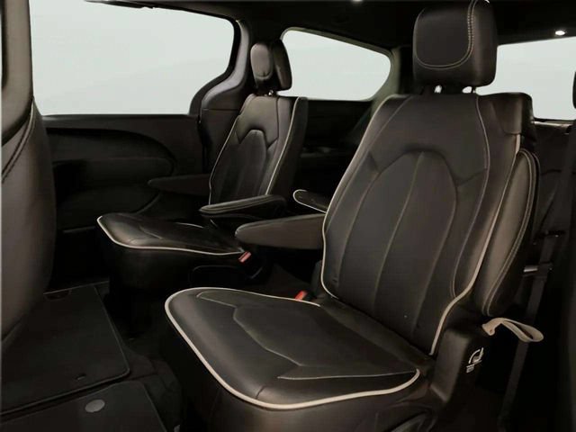Used 2026 Chrysler Pacifica Limited FWD image 69