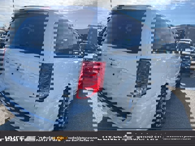 Used 2016 Dodge Grand Caravan SE image 8