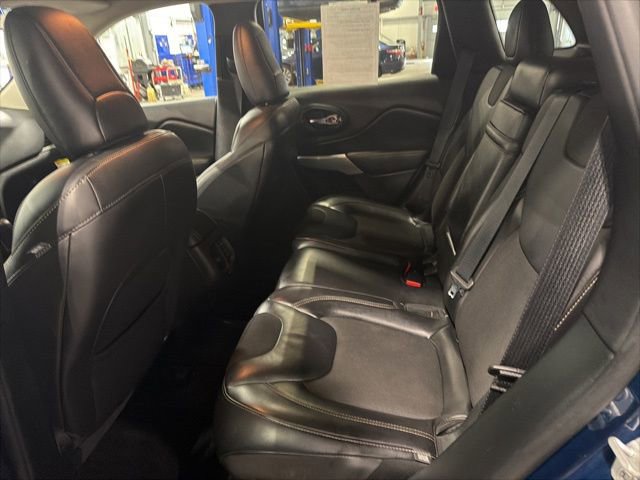 Used 2018 Jeep Cherokee Latitude Plus w/ Cold Weather Group image 11