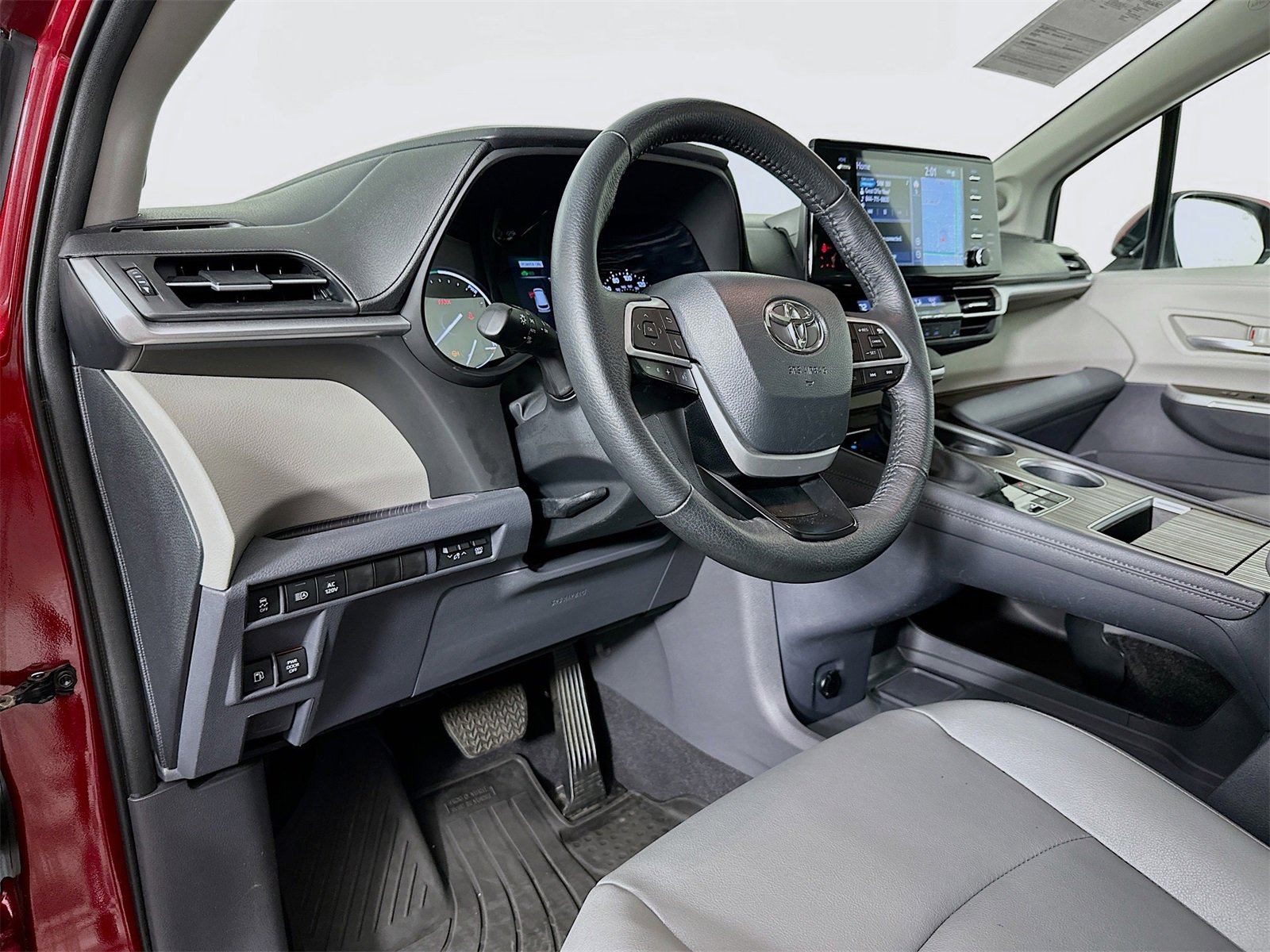 Certified 2023 Toyota Sienna XLE image 9