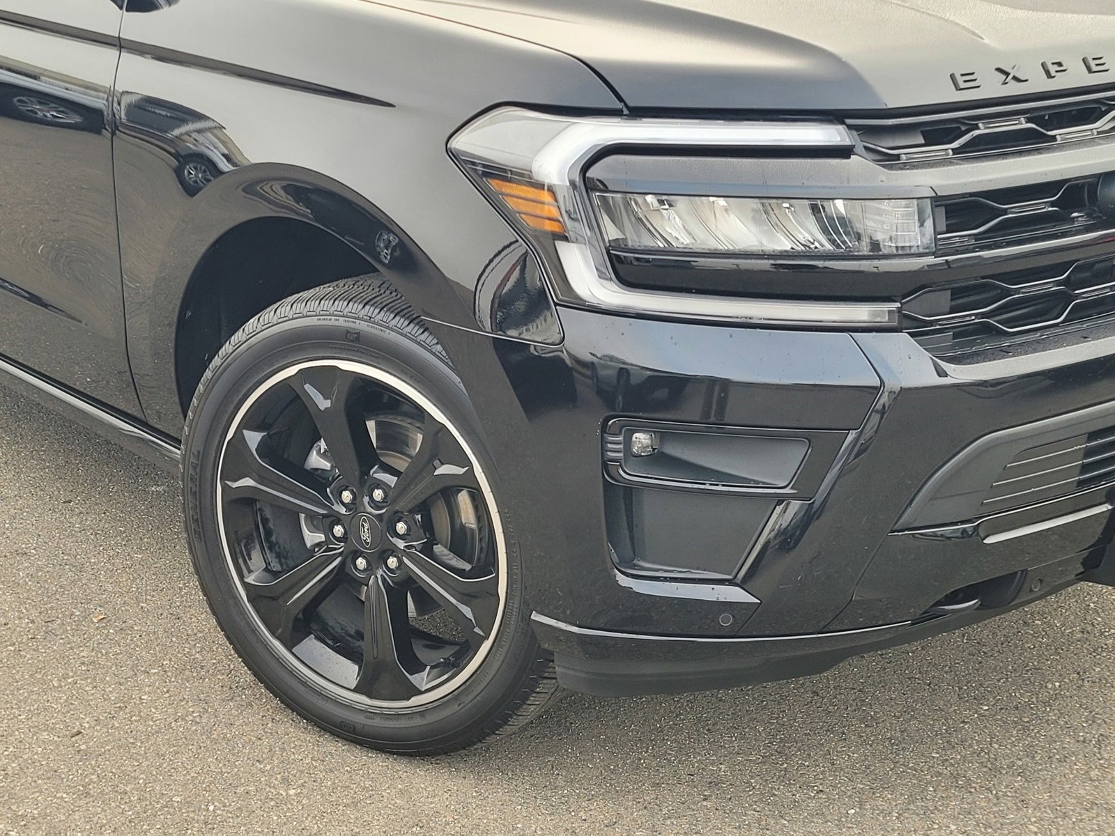 Used 2022 Ford Expedition Max Limited image 9