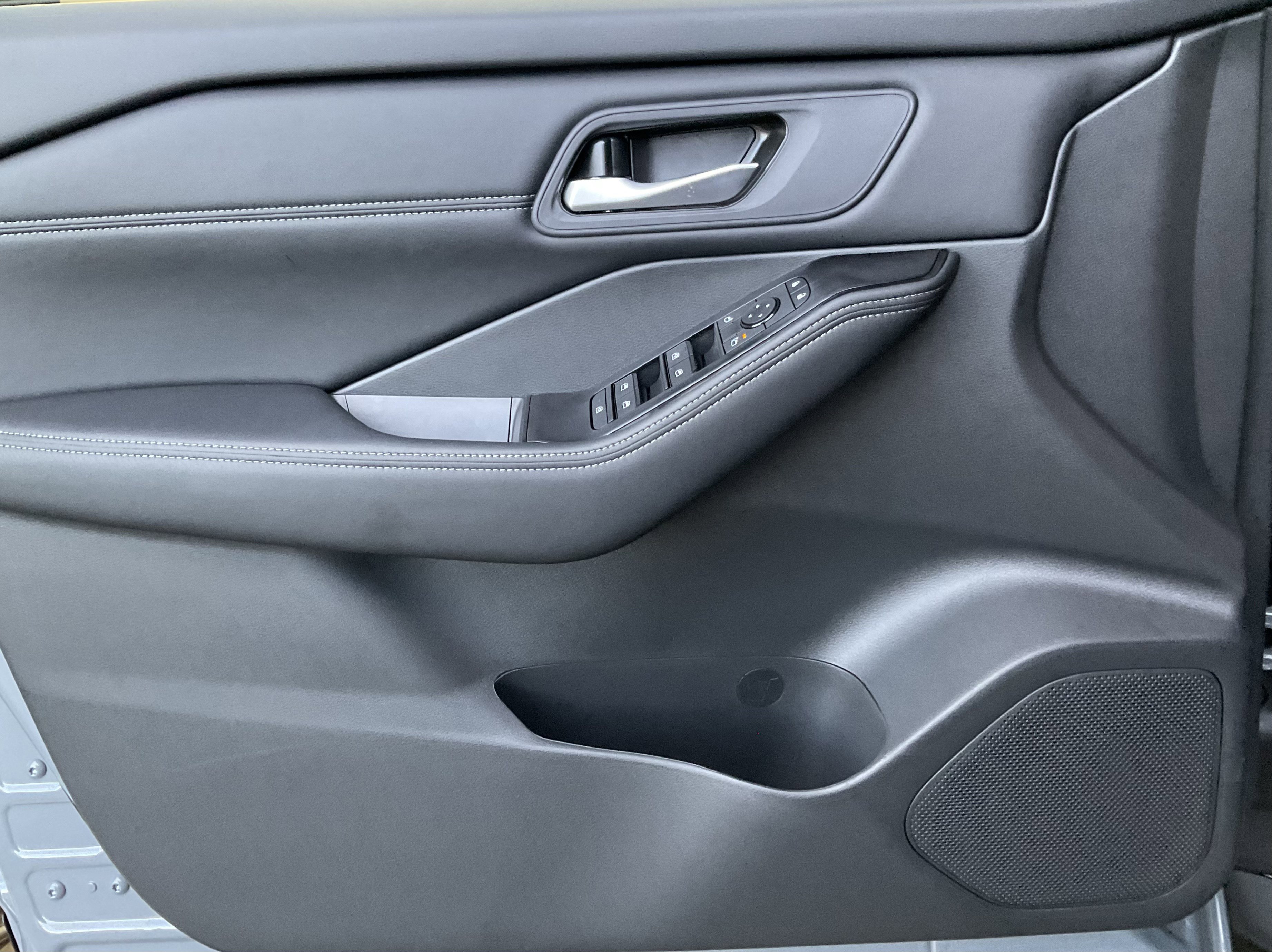 Used 2026 Nissan Rogue SV image 30