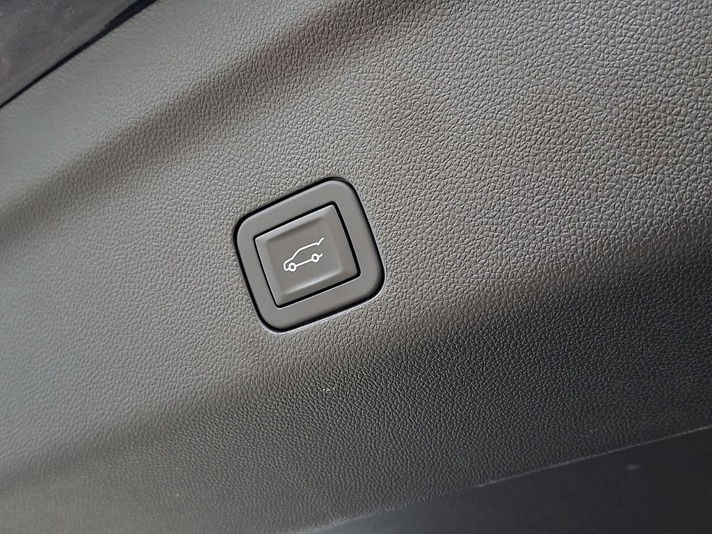 Certified 2026 Cadillac Escalade ESV Luxury w/ LPO, Floor Liner Package AWD/4WD image 29