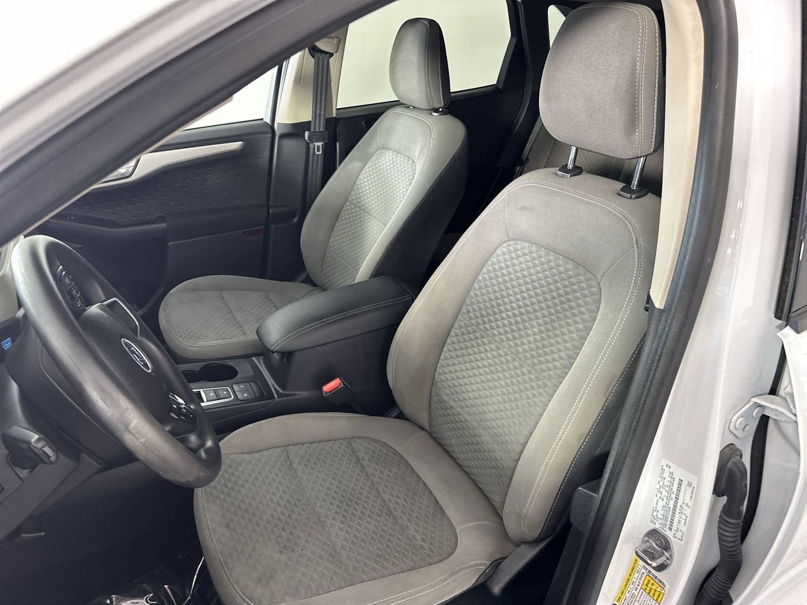 Used 2020 Ford Escape SE image 11