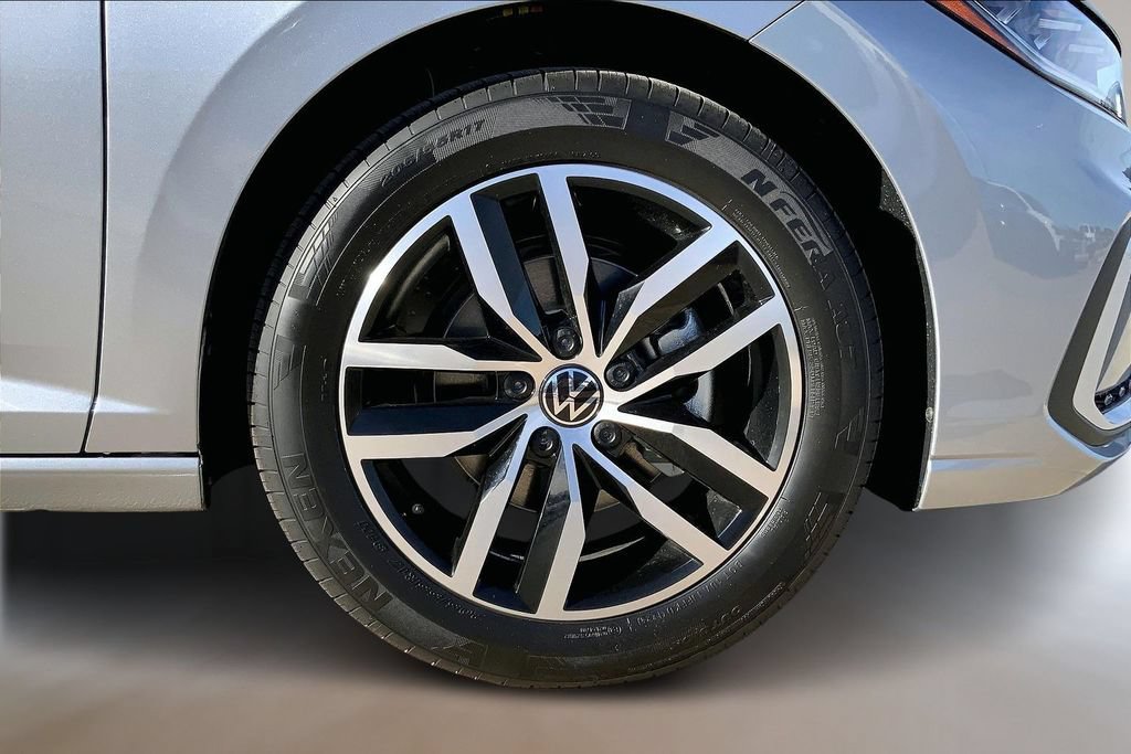 Used 2026 Volkswagen Jetta SE FWD image 13