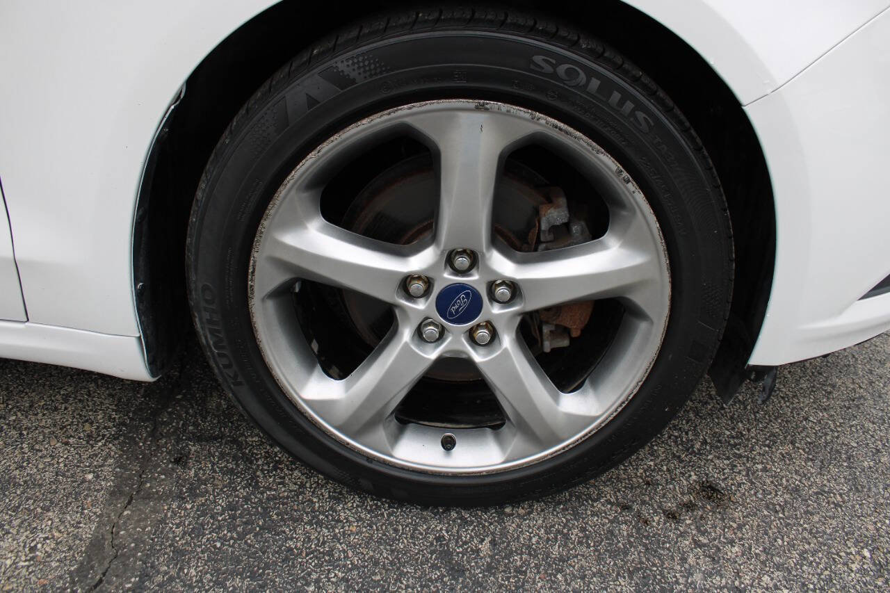 Used 2015 Ford Fusion SE w/ Equipment Group 201A FWD image 15
