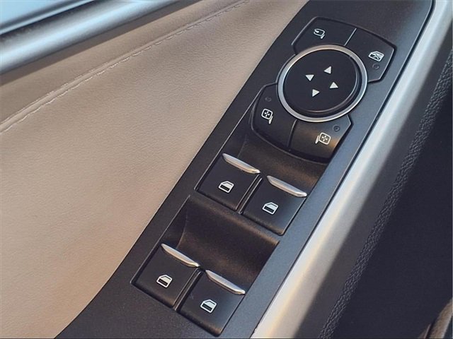 Used 2023 Ford Explorer Limited image 18